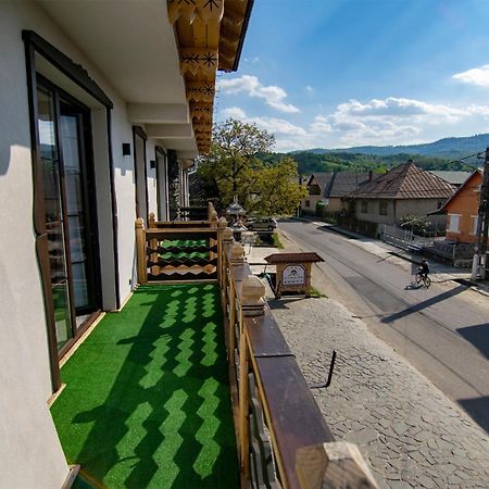 La Conacul Vesel Sapinta Exterior foto