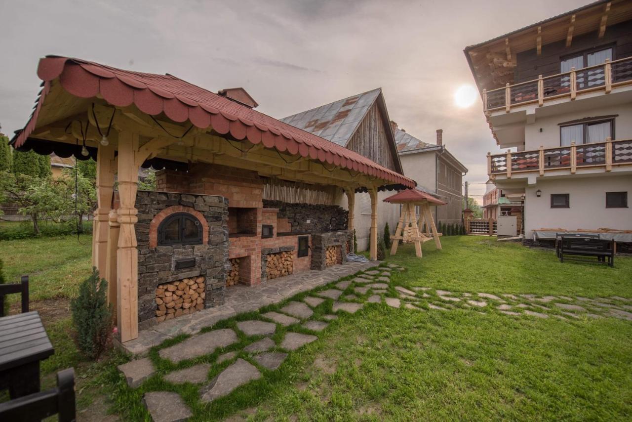 La Conacul Vesel Sapinta Exterior foto